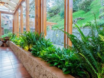 Lujosa villa en venta con 2.875m2T sector Santa María de Sayausí