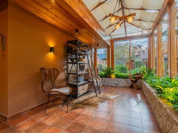 Lujosa villa en venta con 2.875m2T sector Santa María de Sayausí