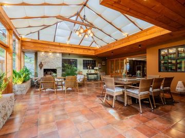 Lujosa villa en venta con 2.875m2T sector Santa María de Sayausí