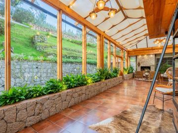Lujosa villa en venta con 2.875m2T sector Santa María de Sayausí