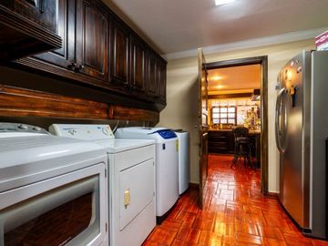 Lujosa villa en venta con 2.875m2T sector Santa María de Sayausí