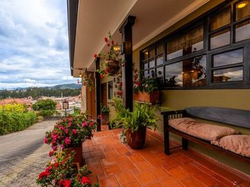 Lujosa villa en venta con 2.875m2T sector Santa María de Sayausí