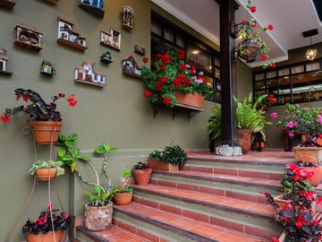 Lujosa villa en venta con 2.875m2T sector Santa María de Sayausí