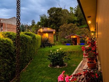 Lujosa villa en venta con 2.875m2T sector Santa María de Sayausí