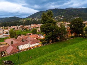 Lujosa villa en venta con 2.875m2T sector Santa María de Sayausí