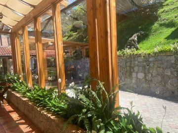 Lujosa villa en venta con 2.875m2T sector Santa María de Sayausí