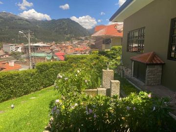 Lujosa villa en venta con 2.875m2T sector Santa María de Sayausí