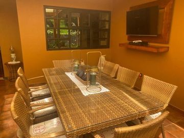 Lujosa villa en venta con 2.875m2T sector Santa María de Sayausí