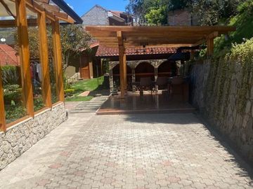 Lujosa villa en venta con 2.875m2T sector Santa María de Sayausí