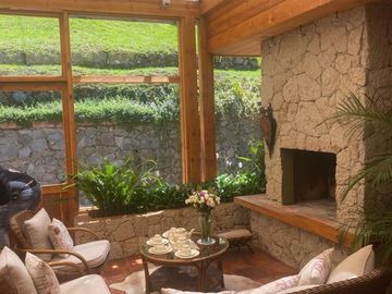 Lujosa villa en venta con 2.875m2T sector Santa María de Sayausí