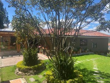 Lujosa villa en venta con 2.875m2T sector Santa María de Sayausí