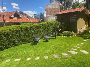 Lujosa villa en venta con 2.875m2T sector Santa María de Sayausí