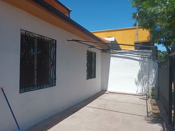 Casa en Lope de Ulloa. Habitacional-Comercial. 6D/3B/1B/2E.