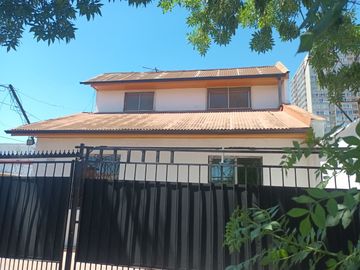 Casa en Lope de Ulloa. Habitacional-Comercial. 6D/3B/1B/2E.