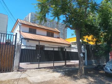Casa en Lope de Ulloa. Habitacional-Comercial. 6D/3B/1B/2E.