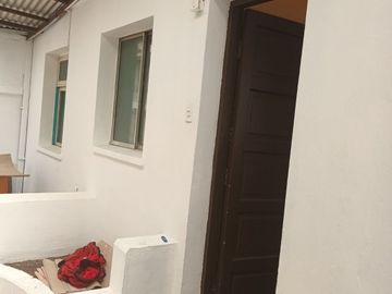 Casa en Lope de Ulloa. Habitacional-Comercial. 6D/3B/1B/2E.