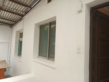 Casa en Lope de Ulloa. Habitacional-Comercial. 6D/3B/1B/2E.