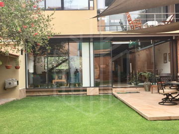 HERMOSA CASA EN CHILUCA.