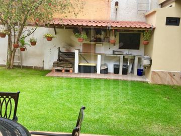 HERMOSA CASA EN CHILUCA.
