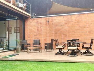 HERMOSA CASA EN CHILUCA.