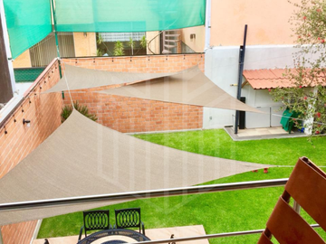 HERMOSA CASA EN CHILUCA.
