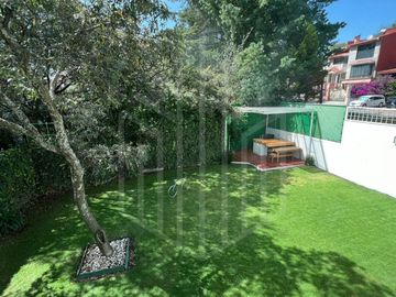 HERMOSA CASA CON JARDÍN DE ENSUEÑO EN VENTA EN CHILUCA.