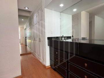 HERMOSA CASA CON JARDÍN DE ENSUEÑO EN VENTA EN CHILUCA.