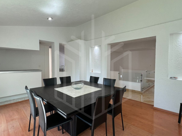 HERMOSA CASA CON JARDÍN DE ENSUEÑO EN VENTA EN CHILUCA.