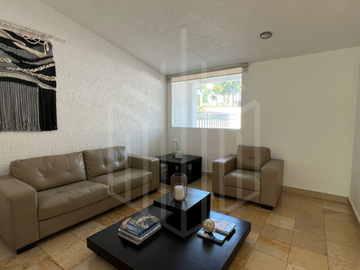 HERMOSA CASA CON JARDÍN DE ENSUEÑO EN VENTA EN CHILUCA.