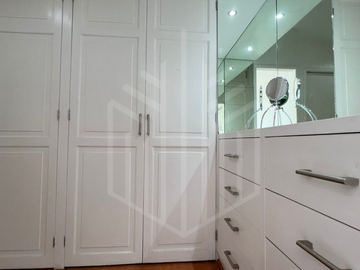 HERMOSA CASA CON JARDÍN DE ENSUEÑO EN VENTA EN CHILUCA.