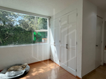 HERMOSA CASA CON JARDÍN DE ENSUEÑO EN VENTA EN CHILUCA.