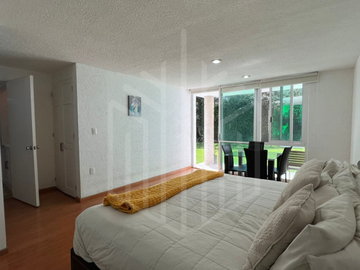 HERMOSA CASA CON JARDÍN DE ENSUEÑO EN VENTA EN CHILUCA.