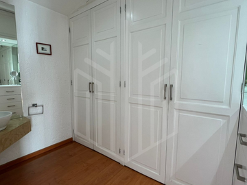 HERMOSA CASA CON JARDÍN DE ENSUEÑO EN VENTA EN CHILUCA.