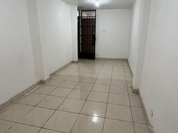 REMATO CASA DE 3 PISOS