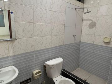 REMATO CASA DE 3 PISOS