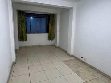REMATO CASA DE 3 PISOS