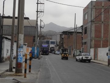 TERRENO-ESQUINA 1,427m2 - LOS CIRUELOS - S.J.L.