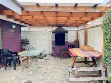 Hermosa Casa En Pingueral