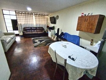 LINCE - Departamento 1er. Piso en zona comercial de 2 Dorm + Cocina Separada + Patio