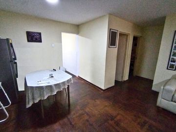 LINCE - Departamento 1er. Piso en zona comercial de 2 Dorm + Cocina Separada + Patio