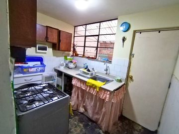 LINCE - Departamento 1er. Piso en zona comercial de 2 Dorm + Cocina Separada + Patio