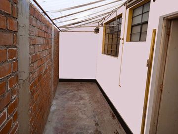 LINCE - Departamento 1er. Piso en zona comercial de 2 Dorm + Cocina Separada + Patio