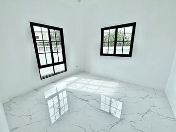 Premium single house, English style, Sanpiti Laem Chabang project, Chonburi