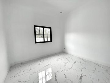 Premium single house, English style, Sanpiti Laem Chabang project, Chonburi