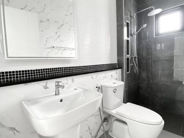 Premium single house, English style, Sanpiti Laem Chabang project, Chonburi