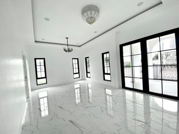 Premium single house, English style, Sanpiti Laem Chabang project, Chonburi