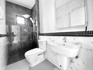 Premium single house, English style, Sanpiti Laem Chabang project, Chonburi