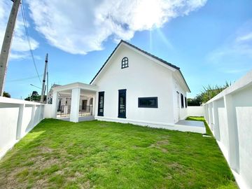 Premium single house, English style, Sanpiti Laem Chabang project, Chonburi