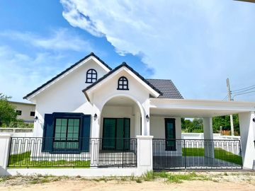 Premium single house, English style, Sanpiti Laem Chabang project, Chonburi