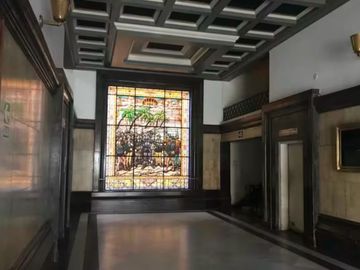 Lindo departamento con excelente vista ala plaza mayor de lima en edificio Pizarro